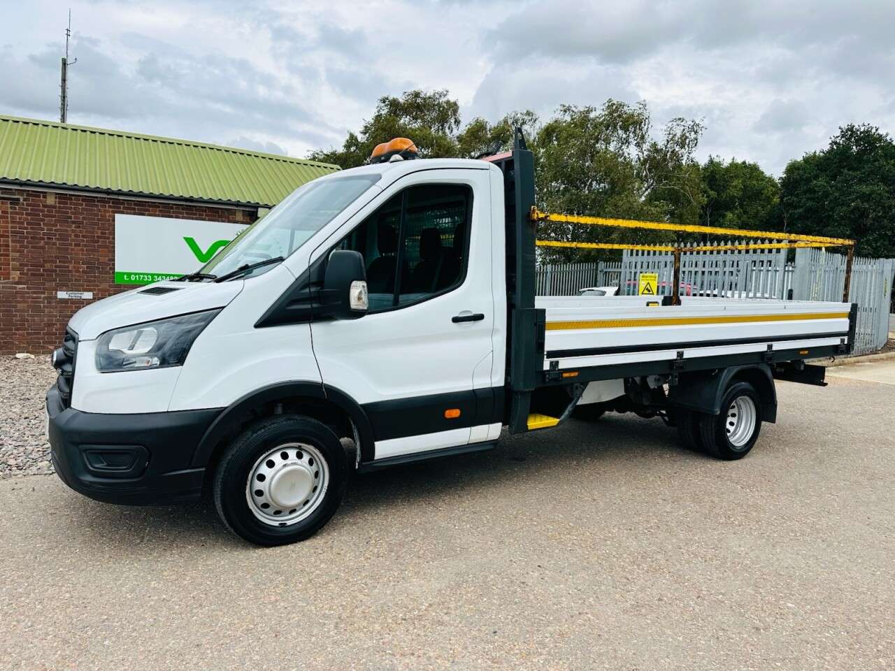 A 2021 FORD TRANSIT 2.0 350 EcoBlue HD Leader Chassis Cab 2dr Diesel Manual RWD L4 Euro 6 (s/s) A 2021 FORD TRANSIT 2.0 350 EcoBlue HD Leader Chassis Cab 2dr Diesel Manual RWD L4 Euro 6 (s/s)