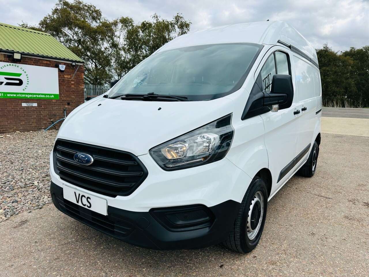 A 2020 FORD TRANSIT CUSTOM 2.0 280 EcoBlue Leader Panel Van 5dr Diesel Manual L2 H2 Euro 6 (s/s) (105 A 2020 FORD TRANSIT CUSTOM 2.0 280 EcoBlue Leader Panel Van 5dr Diesel Manual L2 H2 Euro 6 (s/s) (105
