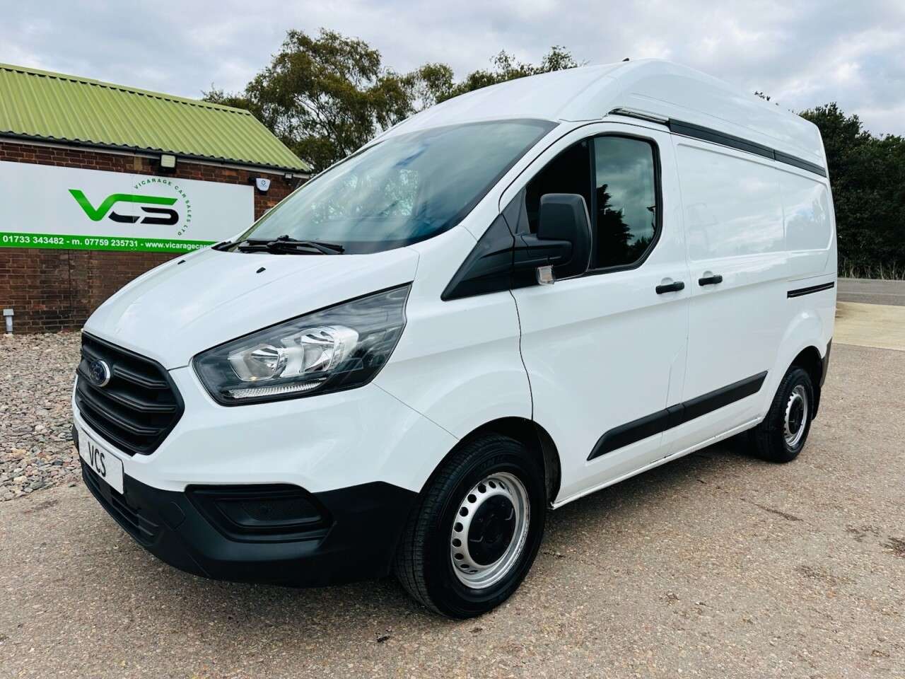 A 2020 FORD TRANSIT CUSTOM 2.0 280 EcoBlue Leader Panel Van 5dr Diesel Manual L2 H2 Euro 6 (s/s) (105 A 2020 FORD TRANSIT CUSTOM 2.0 280 EcoBlue Leader Panel Van 5dr Diesel Manual L2 H2 Euro 6 (s/s) (105