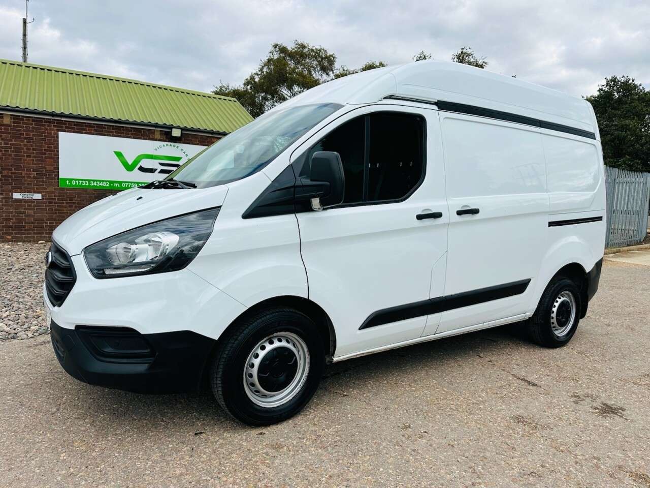 A 2020 FORD TRANSIT CUSTOM 2.0 280 EcoBlue Leader Panel Van 5dr Diesel Manual L2 H2 Euro 6 (s/s) (105 A 2020 FORD TRANSIT CUSTOM 2.0 280 EcoBlue Leader Panel Van 5dr Diesel Manual L2 H2 Euro 6 (s/s) (105