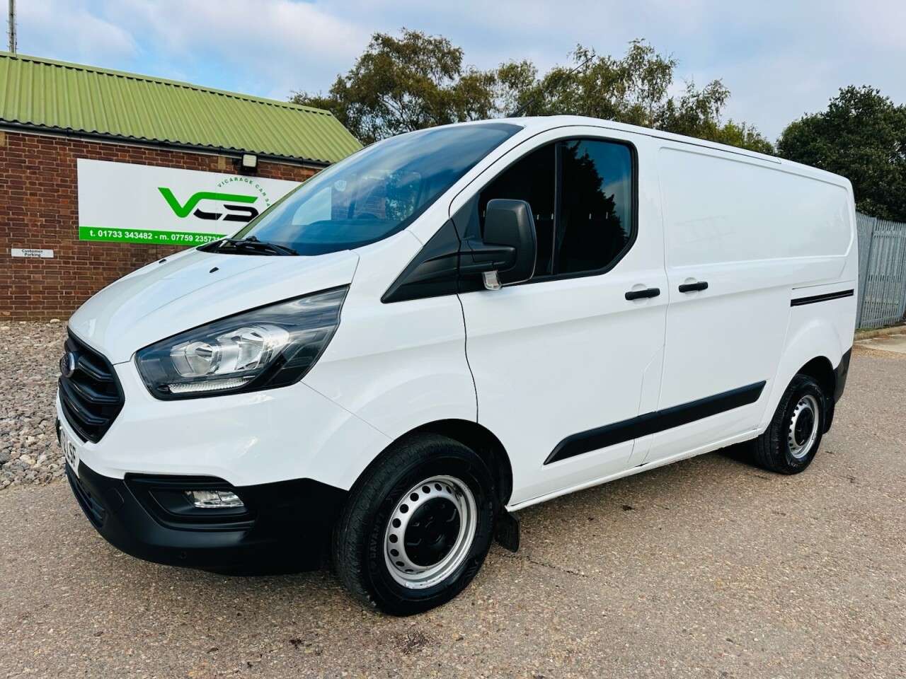 A 2022 FORD TRANSIT CUSTOM 2.0 300 EcoBlue Leader Panel Van 5dr Diesel Manual L1 H1 Euro 6 (s/s) (105 A 2022 FORD TRANSIT CUSTOM 2.0 300 EcoBlue Leader Panel Van 5dr Diesel Manual L1 H1 Euro 6 (s/s) (105