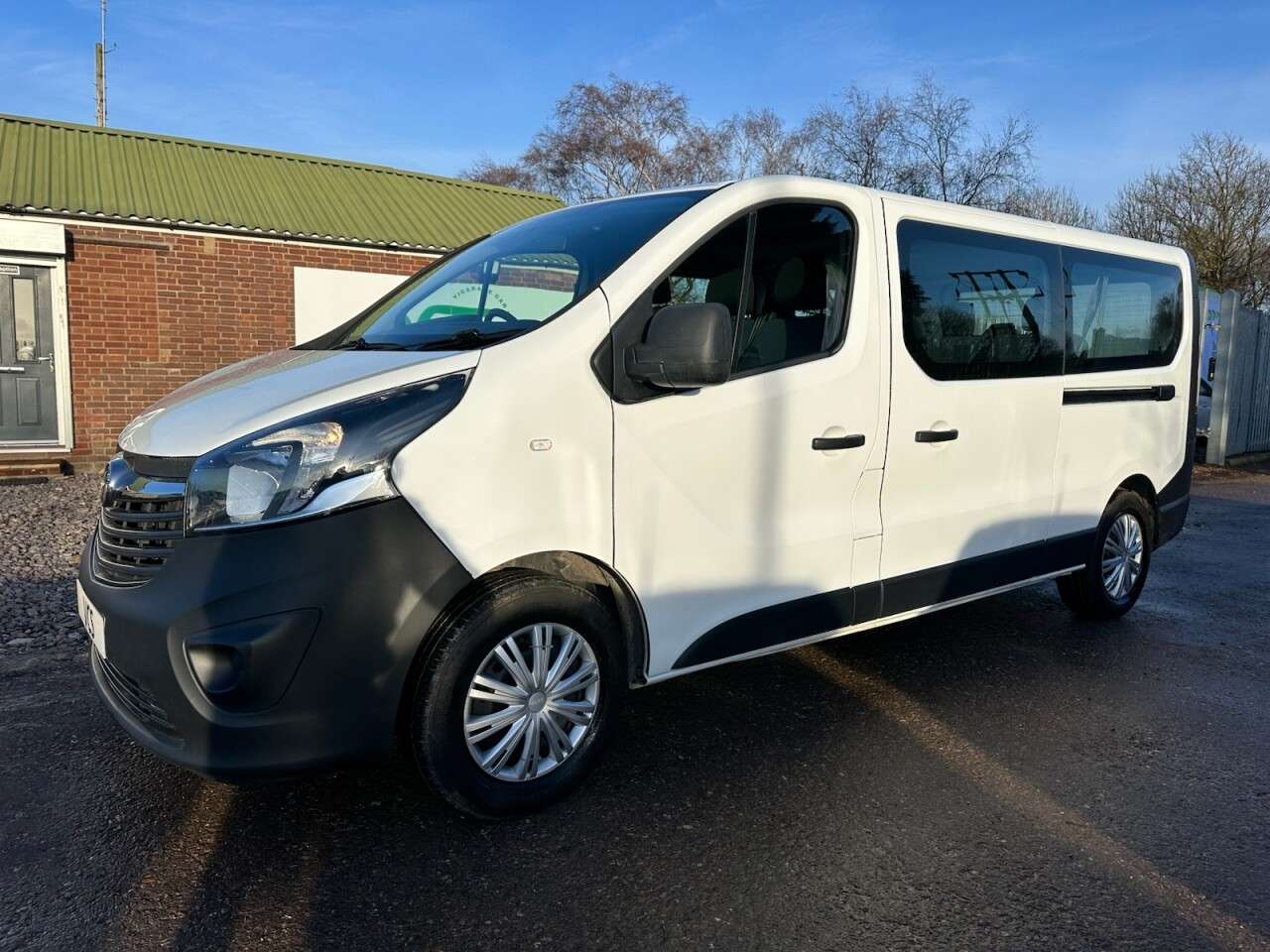 A 2016 VAUXHALL VIVARO 1.6 CDTi 2900 BiTurbo Combi Van Double Cab 5dr Diesel Manual L2 H1 Euro 6 ( A 2016 VAUXHALL VIVARO 1.6 CDTi 2900 BiTurbo Combi Van Double Cab 5dr Diesel Manual L2 H1 Euro 6 (