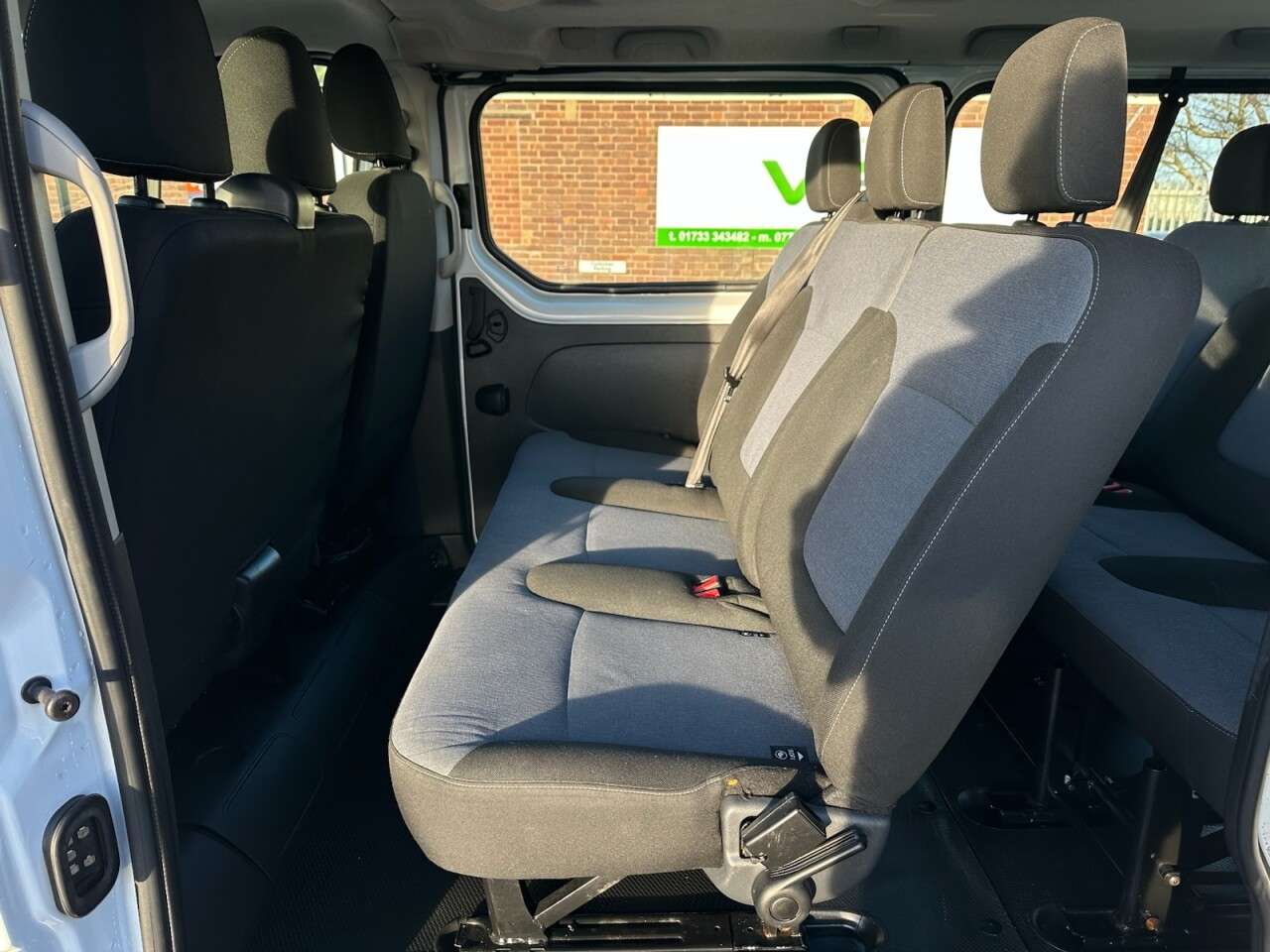 A 2016 VAUXHALL VIVARO 1.6 CDTi 2900 BiTurbo Combi Van Double Cab 5dr Diesel Manual L2 H1 Euro 6 ( A 2016 VAUXHALL VIVARO 1.6 CDTi 2900 BiTurbo Combi Van Double Cab 5dr Diesel Manual L2 H1 Euro 6 (