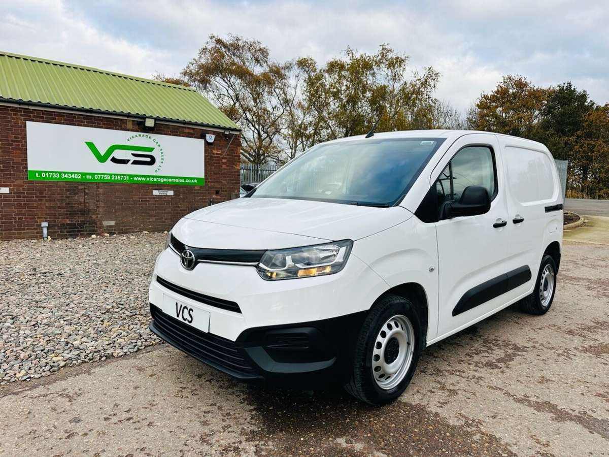 Check out this Toyota Proace City 2022 Diesel Manual