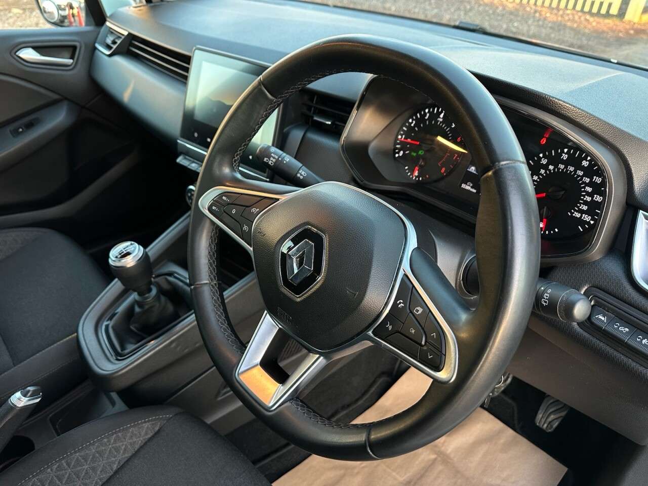 2021 RENAULT CLIO 2021 RENAULT CLIO