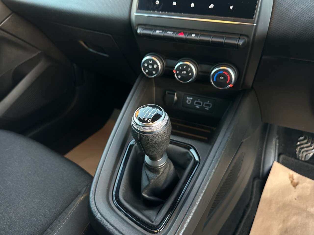 2021 RENAULT CLIO 2021 RENAULT CLIO