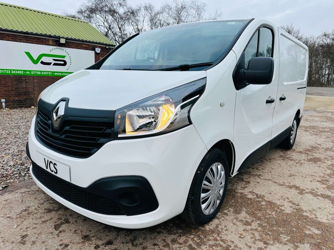 A 2019 RENAULT TRAFIC 1.6 dCi ENERGY 29 Business+ Panel Van 5dr Diesel Manual SWB Standard Roof E A 2019 RENAULT TRAFIC 1.6 dCi ENERGY 29 Business+ Panel Van 5dr Diesel Manual SWB Standard Roof E