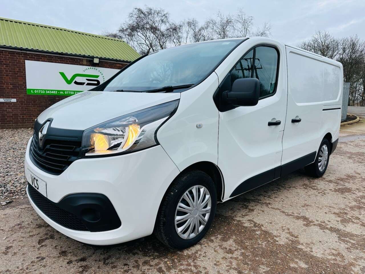 A 2019 RENAULT TRAFIC 1.6 dCi ENERGY 29 Business+ Panel Van 5dr Diesel Manual SWB Standard Roof E A 2019 RENAULT TRAFIC 1.6 dCi ENERGY 29 Business+ Panel Van 5dr Diesel Manual SWB Standard Roof E