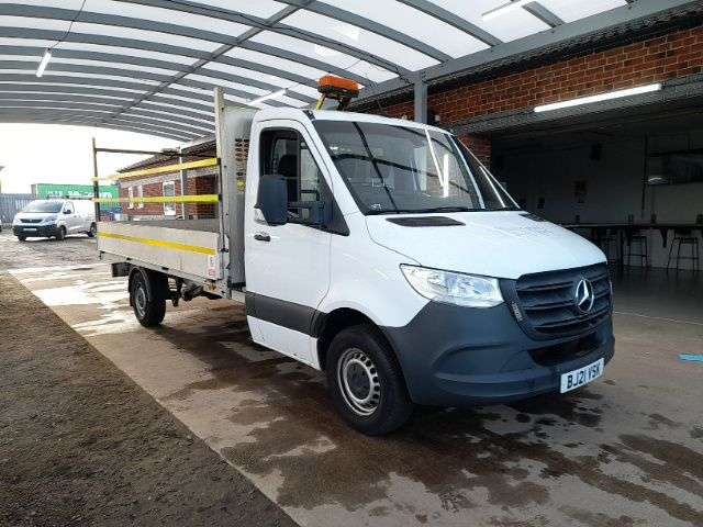 A 2021 MERCEDES-BENZ SPRINTER 2.0 315 CDI Progressive Chassis Cab 2dr Diesel Manual RWD L3 Euro 6 (s/s) ( A 2021 MERCEDES-BENZ SPRINTER 2.0 315 CDI Progressive Chassis Cab 2dr Diesel Manual RWD L3 Euro 6 (s/s) (