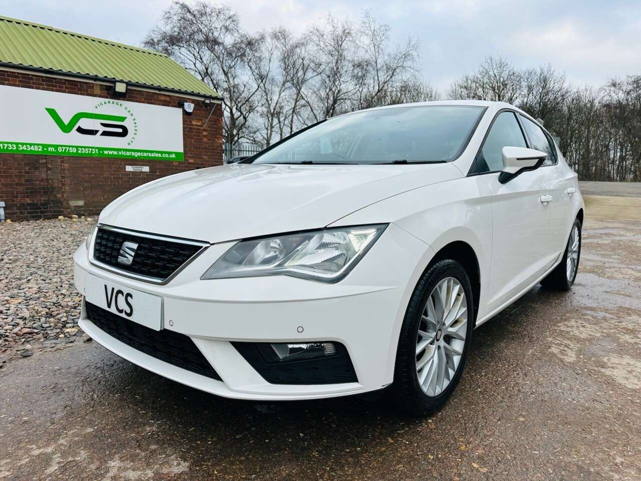 A 2020 SEAT LEON 1.6 TDI SE Dynamic Hatchback 5dr Diesel Manual Euro 6 (s/s) (115 ps) A 2020 SEAT LEON 1.6 TDI SE Dynamic Hatchback 5dr Diesel Manual Euro 6 (s/s) (115 ps)