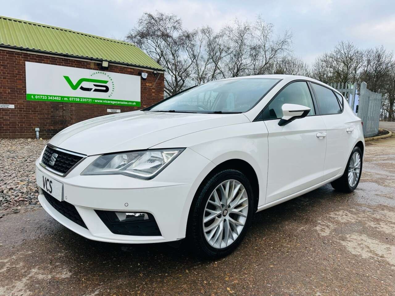 A 2020 SEAT LEON 1.6 TDI SE Dynamic Hatchback 5dr Diesel Manual Euro 6 (s/s) (115 ps) A 2020 SEAT LEON 1.6 TDI SE Dynamic Hatchback 5dr Diesel Manual Euro 6 (s/s) (115 ps)