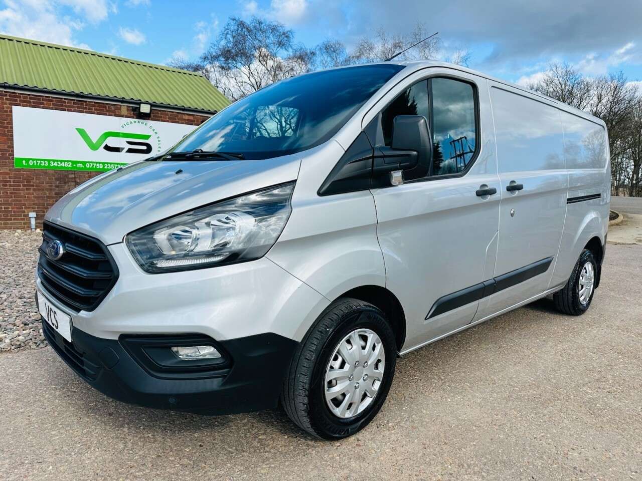 A 2020 FORD TRANSIT CUSTOM 2.0 300 EcoBlue MHEV Leader Panel Van 5dr Diesel Manual L2 H1 Euro 6 (s/s) A 2020 FORD TRANSIT CUSTOM 2.0 300 EcoBlue MHEV Leader Panel Van 5dr Diesel Manual L2 H1 Euro 6 (s/s)