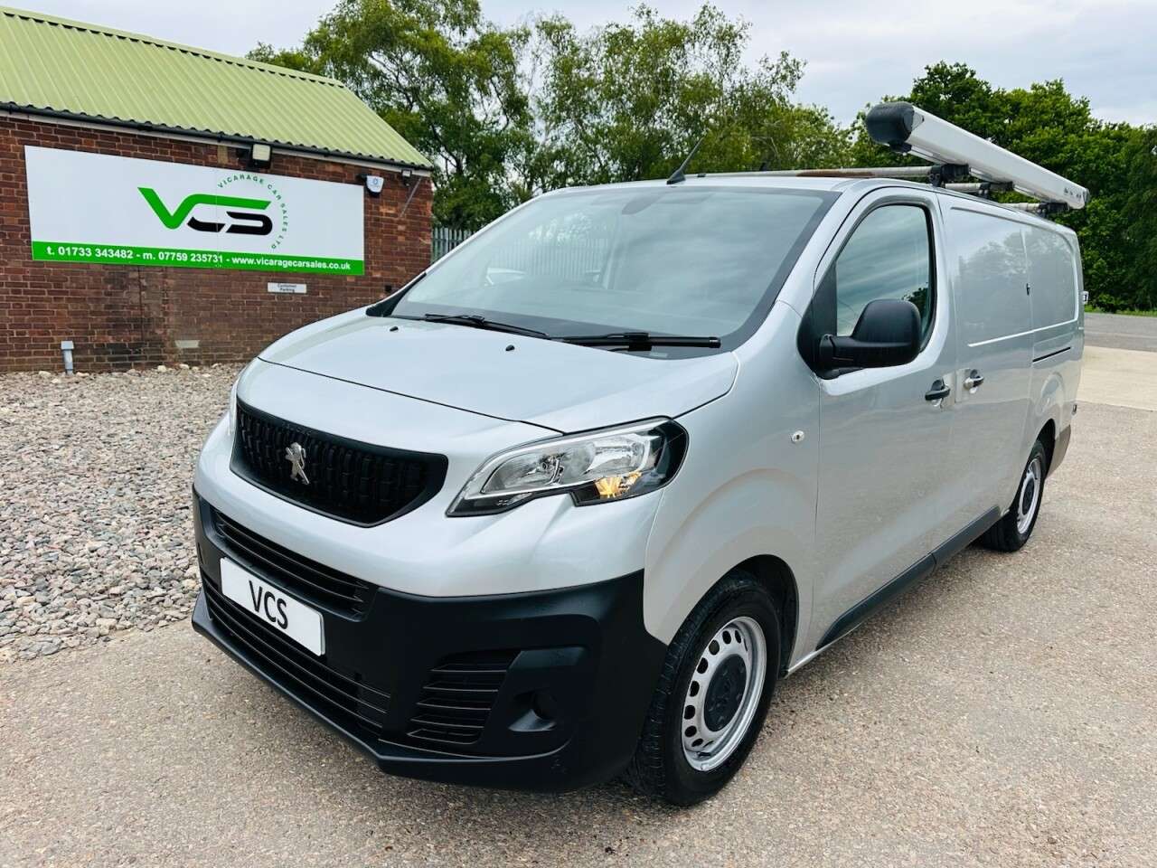 A 2019 PEUGEOT EXPERT 2.0 BlueHDi 1400 Professional Long Panel Van 6dr Diesel Manual LWB Euro 6 ( A 2019 PEUGEOT EXPERT 2.0 BlueHDi 1400 Professional Long Panel Van 6dr Diesel Manual LWB Euro 6 (