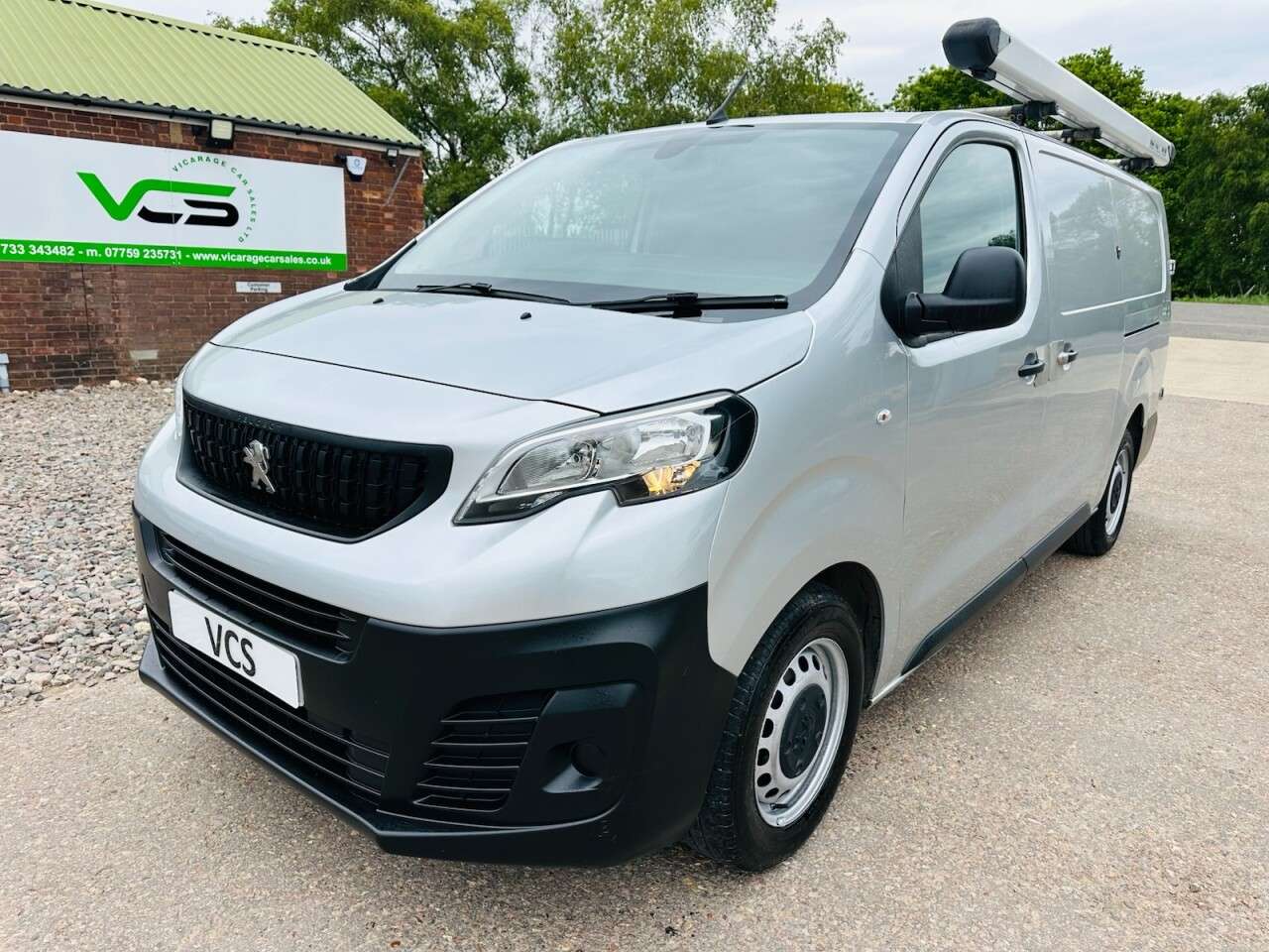 A 2019 PEUGEOT EXPERT 2.0 BlueHDi 1400 Professional Long Panel Van 6dr Diesel Manual LWB Euro 6 ( A 2019 PEUGEOT EXPERT 2.0 BlueHDi 1400 Professional Long Panel Van 6dr Diesel Manual LWB Euro 6 (