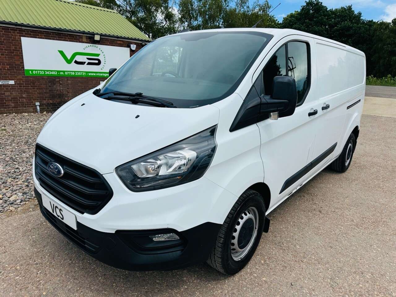 A 2021 FORD TRANSIT CUSTOM 2.0 320 EcoBlue Leader Panel Van 5dr Diesel Manual L2 H1 Euro 6 (s/s) (105 A 2021 FORD TRANSIT CUSTOM 2.0 320 EcoBlue Leader Panel Van 5dr Diesel Manual L2 H1 Euro 6 (s/s) (105