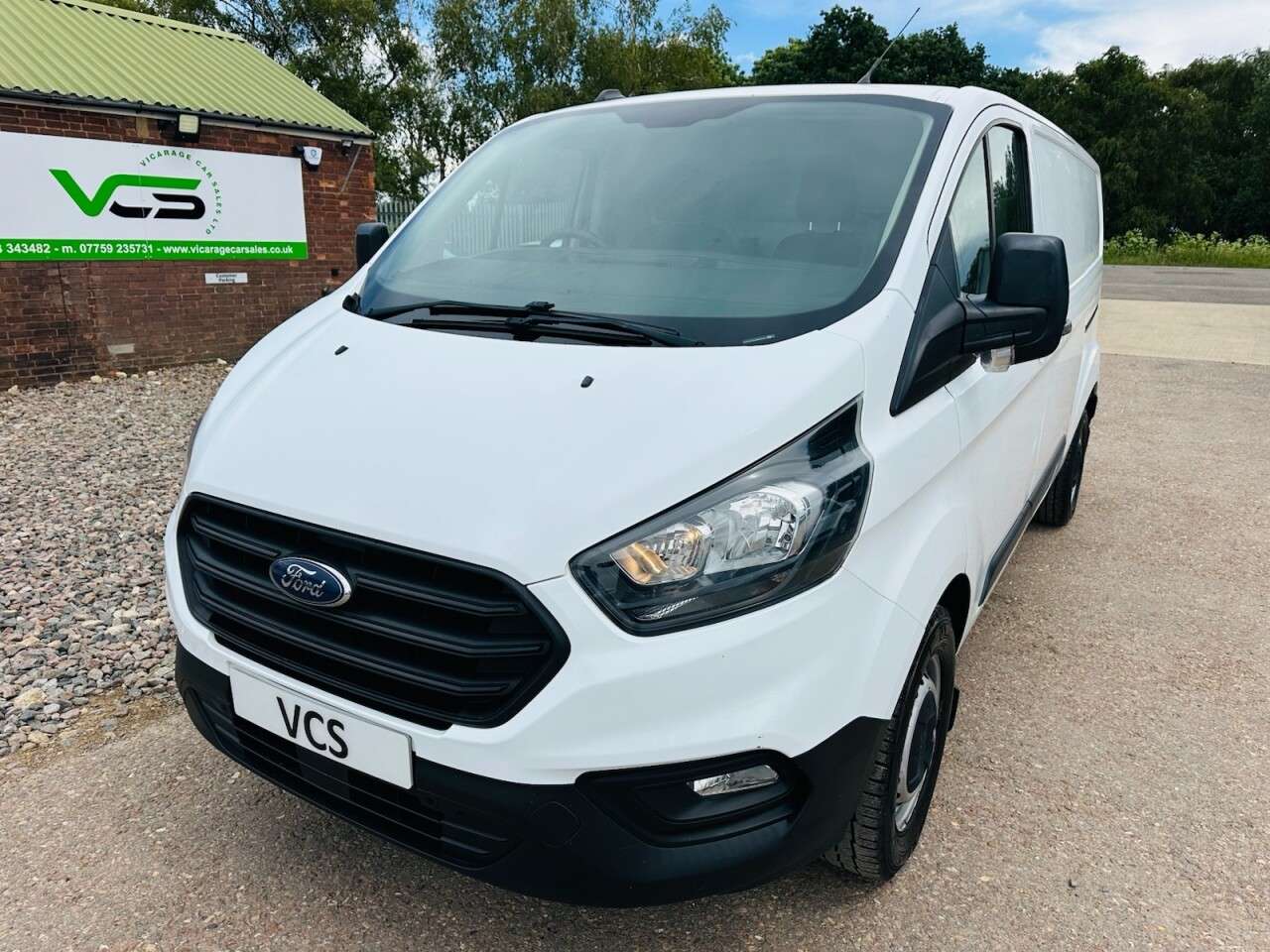 A 2021 FORD TRANSIT CUSTOM 2.0 320 EcoBlue Leader Panel Van 5dr Diesel Manual L2 H1 Euro 6 (s/s) (105 A 2021 FORD TRANSIT CUSTOM 2.0 320 EcoBlue Leader Panel Van 5dr Diesel Manual L2 H1 Euro 6 (s/s) (105