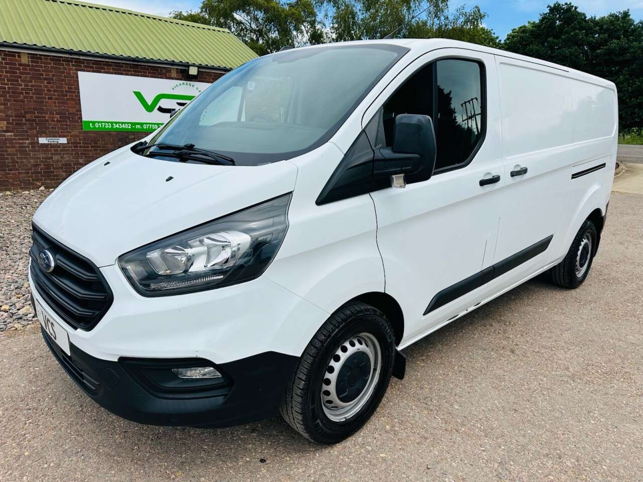 A 2021 FORD TRANSIT CUSTOM 2.0 320 EcoBlue Leader Panel Van 5dr Diesel Manual L2 H1 Euro 6 (s/s) (105 A 2021 FORD TRANSIT CUSTOM 2.0 320 EcoBlue Leader Panel Van 5dr Diesel Manual L2 H1 Euro 6 (s/s) (105