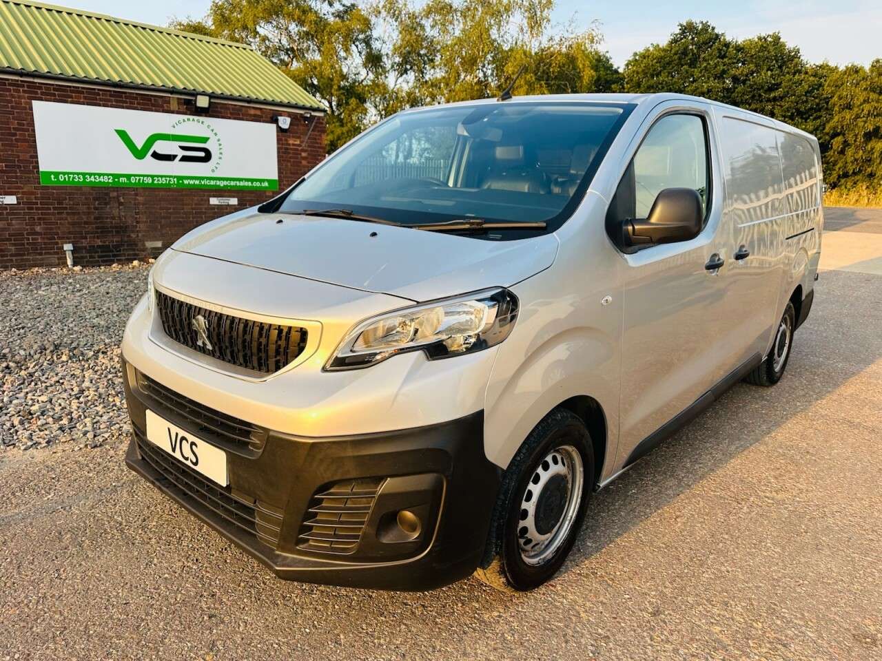 A 2019 PEUGEOT EXPERT 2.0 BlueHDi 1400 Professional Long Panel Van 6dr Diesel Manual LWB Euro 6 ( A 2019 PEUGEOT EXPERT 2.0 BlueHDi 1400 Professional Long Panel Van 6dr Diesel Manual LWB Euro 6 (