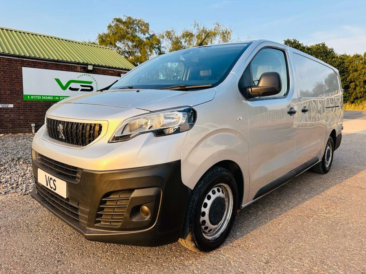 A 2019 PEUGEOT EXPERT 2.0 BlueHDi 1400 Professional Long Panel Van 6dr Diesel Manual LWB Euro 6 ( A 2019 PEUGEOT EXPERT 2.0 BlueHDi 1400 Professional Long Panel Van 6dr Diesel Manual LWB Euro 6 (