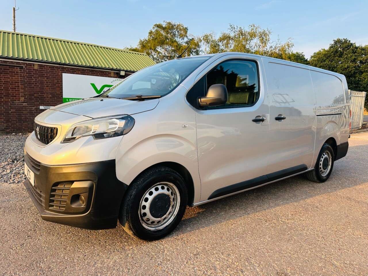A 2019 PEUGEOT EXPERT 2.0 BlueHDi 1400 Professional Long Panel Van 6dr Diesel Manual LWB Euro 6 ( A 2019 PEUGEOT EXPERT 2.0 BlueHDi 1400 Professional Long Panel Van 6dr Diesel Manual LWB Euro 6 (