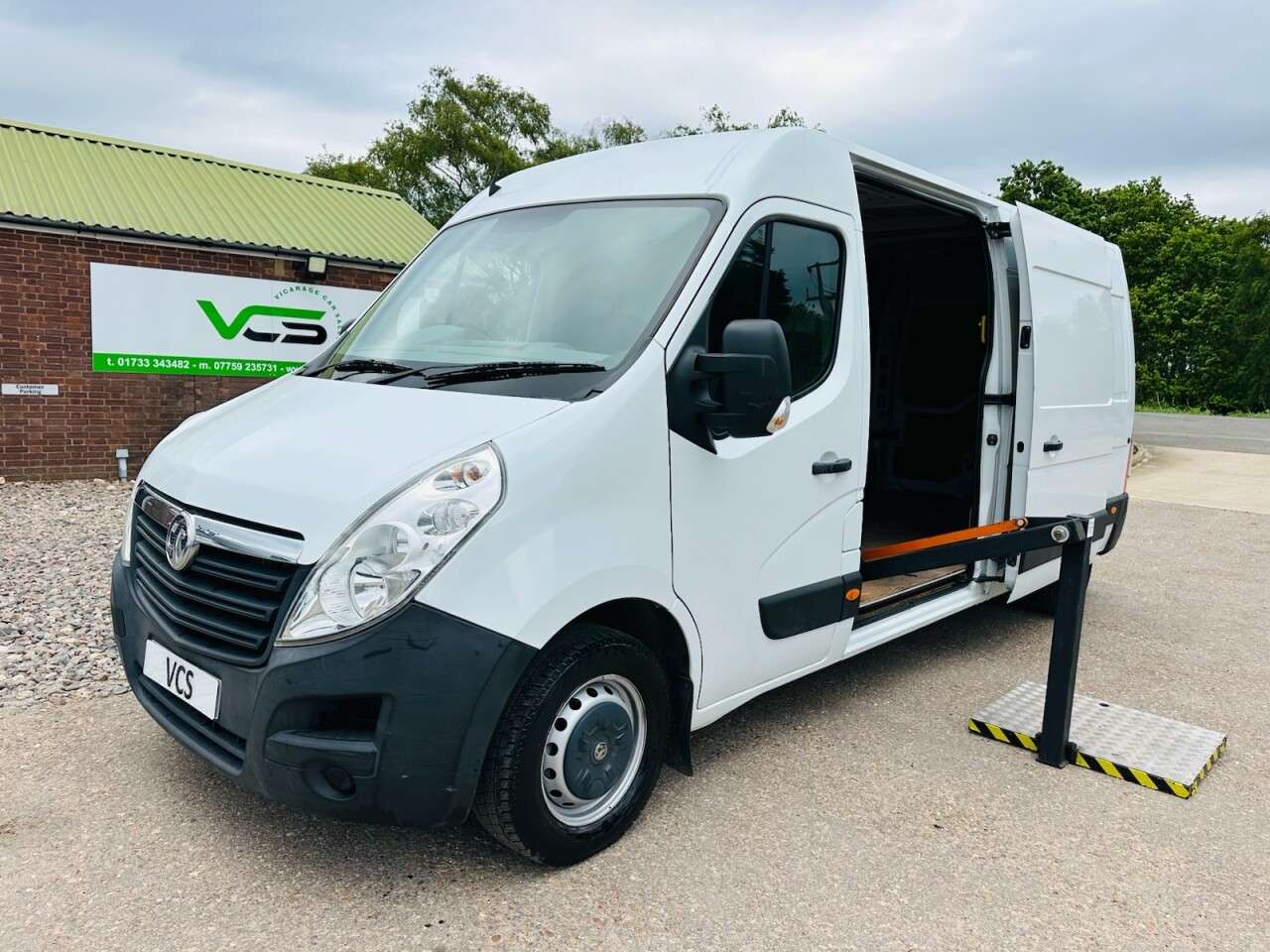 A 2017 VAUXHALL MOVANO 2.3 CDTi 3500 BiTurbo Panel Van 5dr Diesel Manual FWD L3 H2 Euro 6 (s/s) (1 A 2017 VAUXHALL MOVANO 2.3 CDTi 3500 BiTurbo Panel Van 5dr Diesel Manual FWD L3 H2 Euro 6 (s/s) (1
