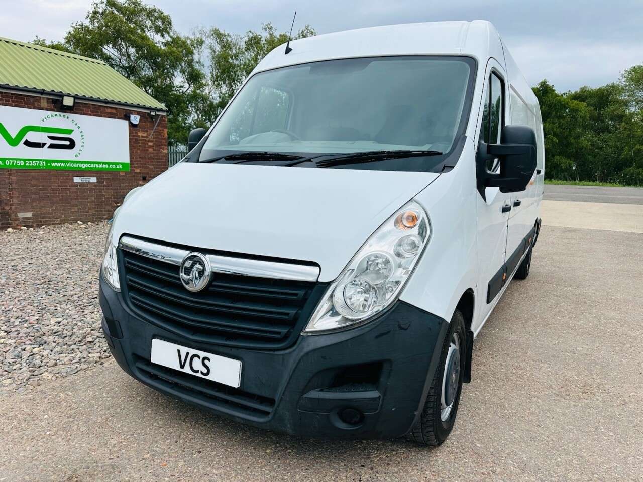 A 2017 VAUXHALL MOVANO 2.3 CDTi 3500 BiTurbo Panel Van 5dr Diesel Manual FWD L3 H2 Euro 6 (s/s) (1 A 2017 VAUXHALL MOVANO 2.3 CDTi 3500 BiTurbo Panel Van 5dr Diesel Manual FWD L3 H2 Euro 6 (s/s) (1