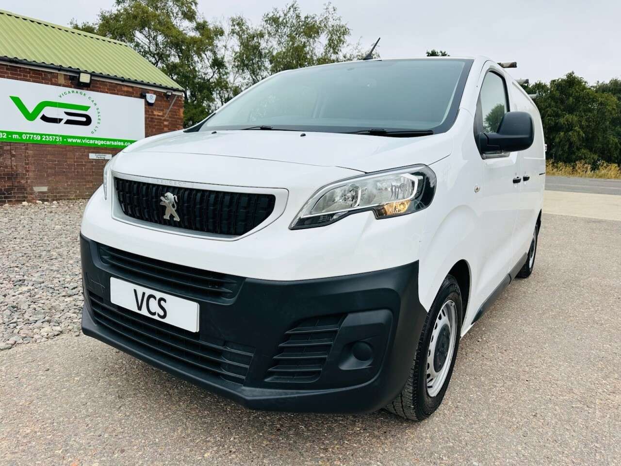 A 2019 PEUGEOT EXPERT 1.5 BlueHDi 1000 S Standard Panel Van 6dr Diesel Manual MWB Euro 6 (s/s) (1 A 2019 PEUGEOT EXPERT 1.5 BlueHDi 1000 S Standard Panel Van 6dr Diesel Manual MWB Euro 6 (s/s) (1
