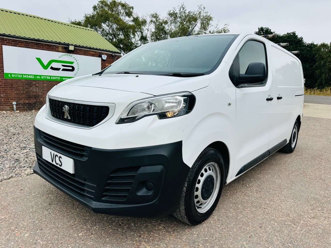 A 2019 PEUGEOT EXPERT 1.5 BlueHDi 1000 S Standard Panel Van 6dr Diesel Manual MWB Euro 6 (s/s) (1 A 2019 PEUGEOT EXPERT 1.5 BlueHDi 1000 S Standard Panel Van 6dr Diesel Manual MWB Euro 6 (s/s) (1