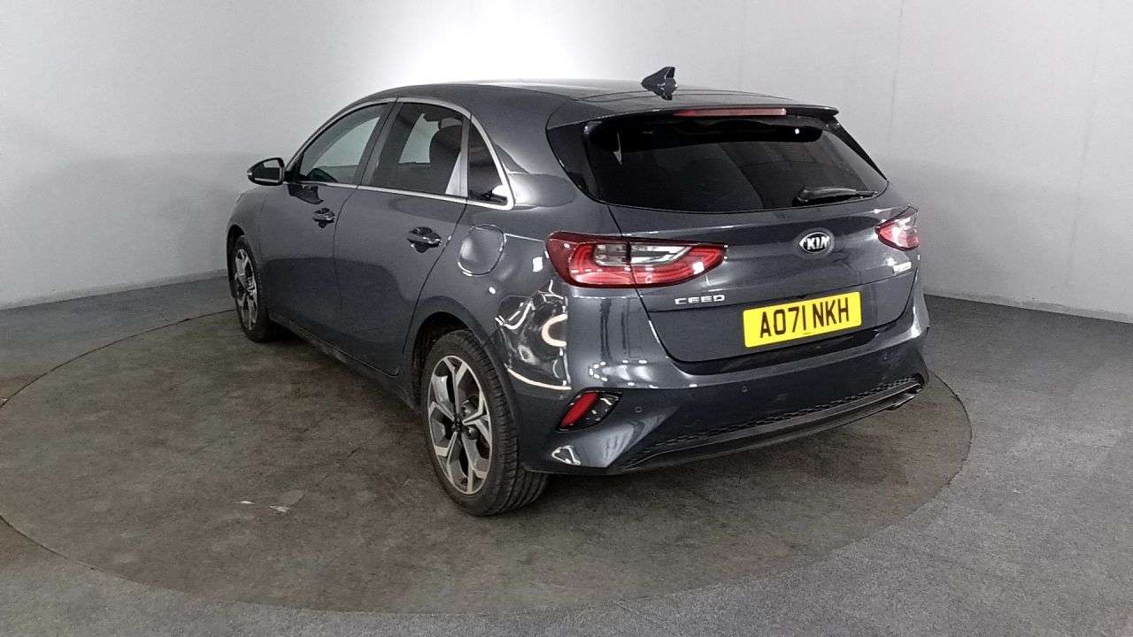 A 2021 KIA CEED 1.6 CRDi MHEV 3 Hatchback 5dr Diesel Hybrid Manual Euro 6 (s/s) (134 bhp) A 2021 KIA CEED 1.6 CRDi MHEV 3 Hatchback 5dr Diesel Hybrid Manual Euro 6 (s/s) (134 bhp)