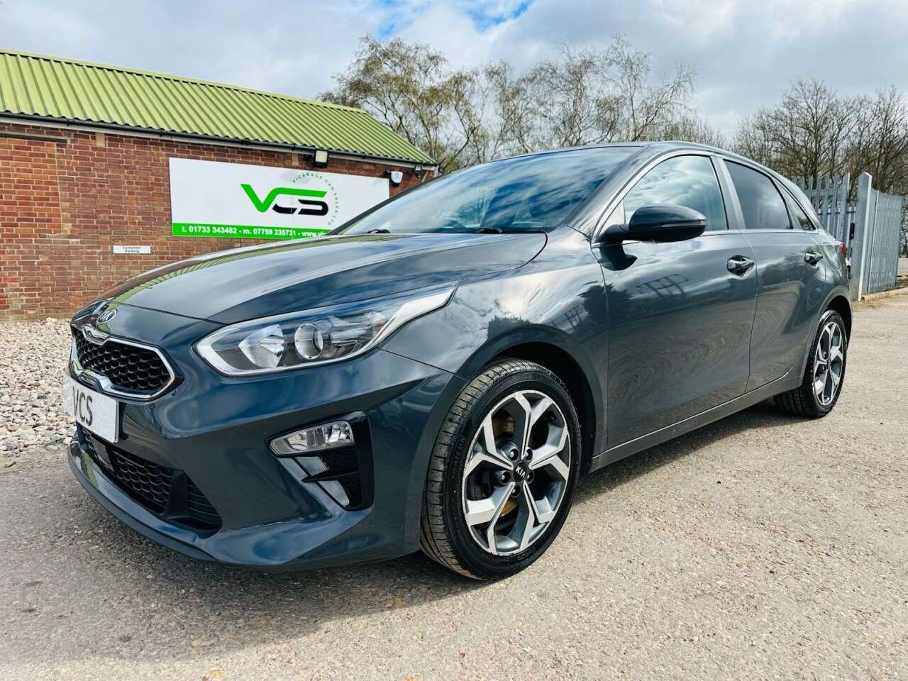 A 2021 KIA CEED 1.6 CRDi MHEV 3 Hatchback 5dr Diesel Hybrid Manual Euro 6 (s/s) (134 bhp) A 2021 KIA CEED 1.6 CRDi MHEV 3 Hatchback 5dr Diesel Hybrid Manual Euro 6 (s/s) (134 bhp)