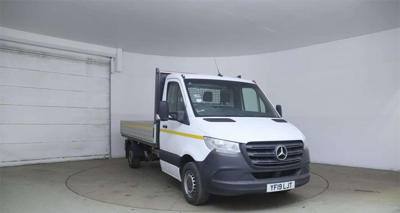 A 2019 MERCEDES-BENZ SPRINTER 2.1 314 CDI Chassis Cab 2dr Diesel G-Tronic FWD L2 Euro 6 (143 ps) A 2019 MERCEDES-BENZ SPRINTER 2.1 314 CDI Chassis Cab 2dr Diesel G-Tronic FWD L2 Euro 6 (143 ps)