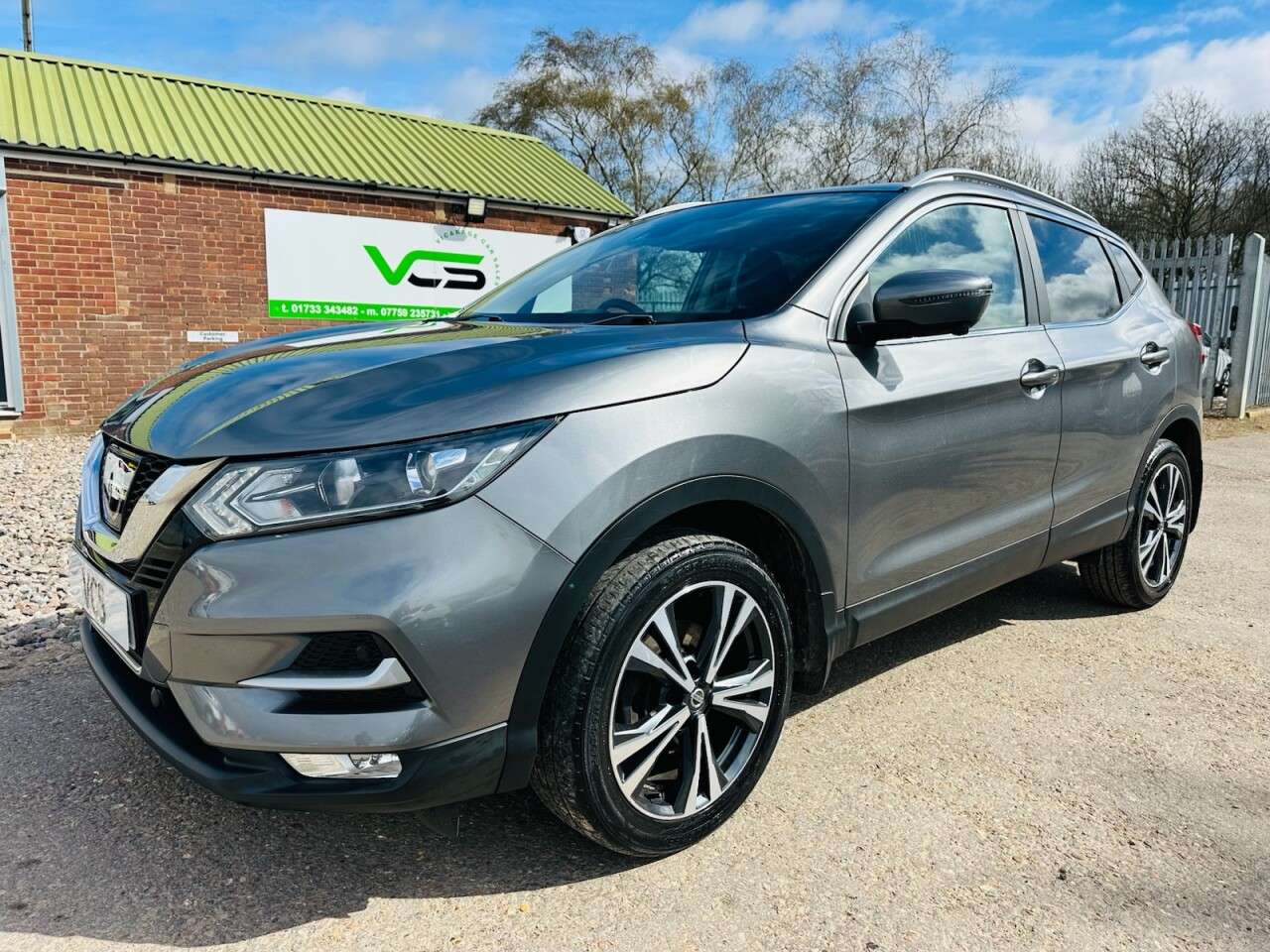 A 2017 NISSAN QASHQAI 1.2 DIG-T N-Connecta SUV 5dr Petrol Manual Euro 6 (s/s) (115 ps) A 2017 NISSAN QASHQAI 1.2 DIG-T N-Connecta SUV 5dr Petrol Manual Euro 6 (s/s) (115 ps)