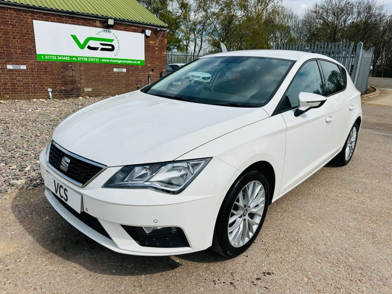 A 2020 SEAT LEON 1.6 TDI SE Dynamic Hatchback 5dr Diesel Manual Euro 6 (s/s) (115 ps) A 2020 SEAT LEON 1.6 TDI SE Dynamic Hatchback 5dr Diesel Manual Euro 6 (s/s) (115 ps)