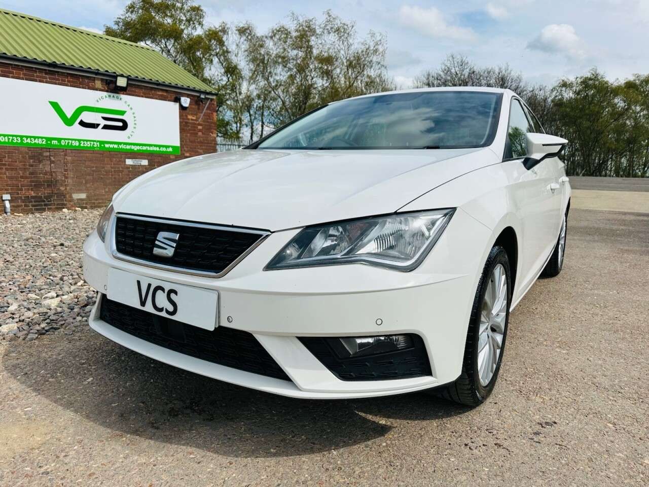 A 2020 SEAT LEON 1.6 TDI SE Dynamic Hatchback 5dr Diesel Manual Euro 6 (s/s) (115 ps) A 2020 SEAT LEON 1.6 TDI SE Dynamic Hatchback 5dr Diesel Manual Euro 6 (s/s) (115 ps)