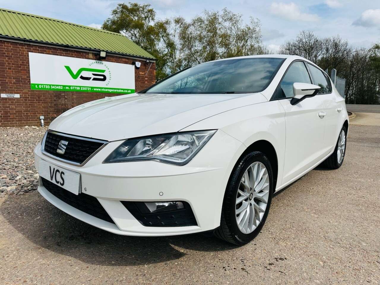 A 2020 SEAT LEON 1.6 TDI SE Dynamic Hatchback 5dr Diesel Manual Euro 6 (s/s) (115 ps) A 2020 SEAT LEON 1.6 TDI SE Dynamic Hatchback 5dr Diesel Manual Euro 6 (s/s) (115 ps)