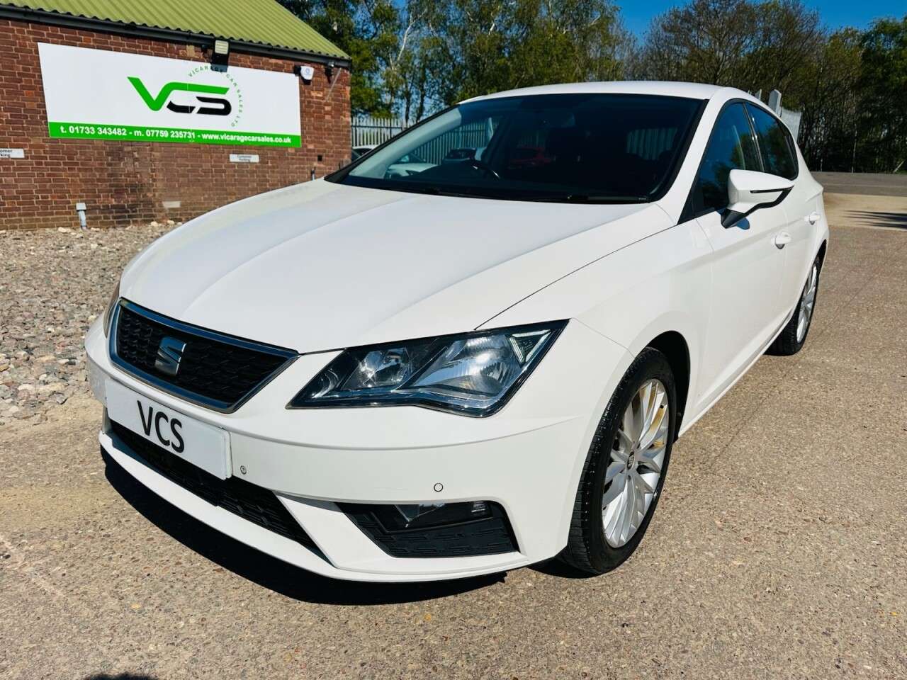 A 2020 SEAT LEON 1.6 TDI SE Dynamic Hatchback 5dr Diesel Manual Euro 6 (s/s) (115 ps) A 2020 SEAT LEON 1.6 TDI SE Dynamic Hatchback 5dr Diesel Manual Euro 6 (s/s) (115 ps)