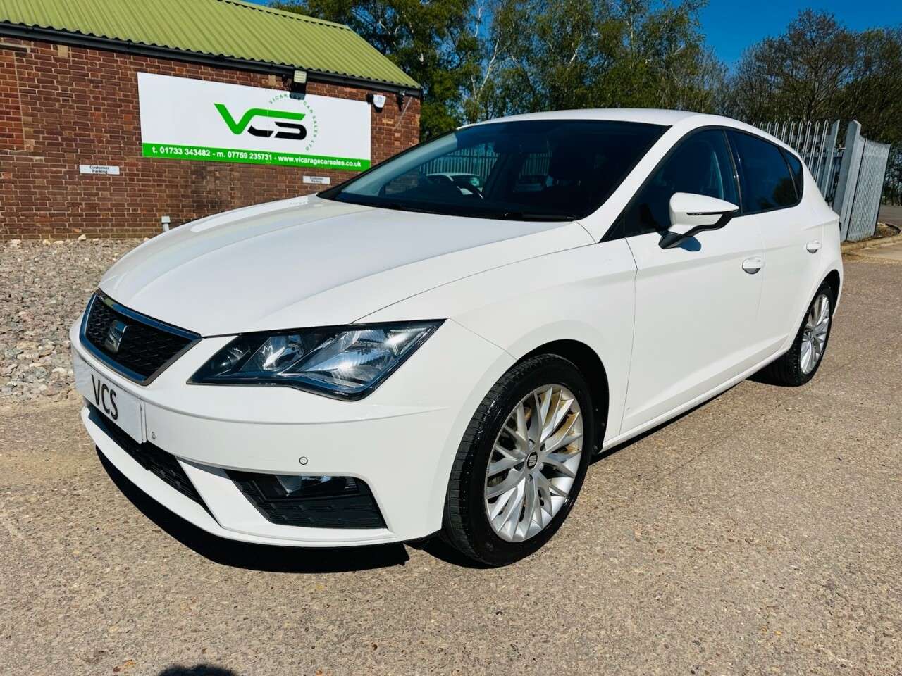 A 2020 SEAT LEON 1.6 TDI SE Dynamic Hatchback 5dr Diesel Manual Euro 6 (s/s) (115 ps) A 2020 SEAT LEON 1.6 TDI SE Dynamic Hatchback 5dr Diesel Manual Euro 6 (s/s) (115 ps)