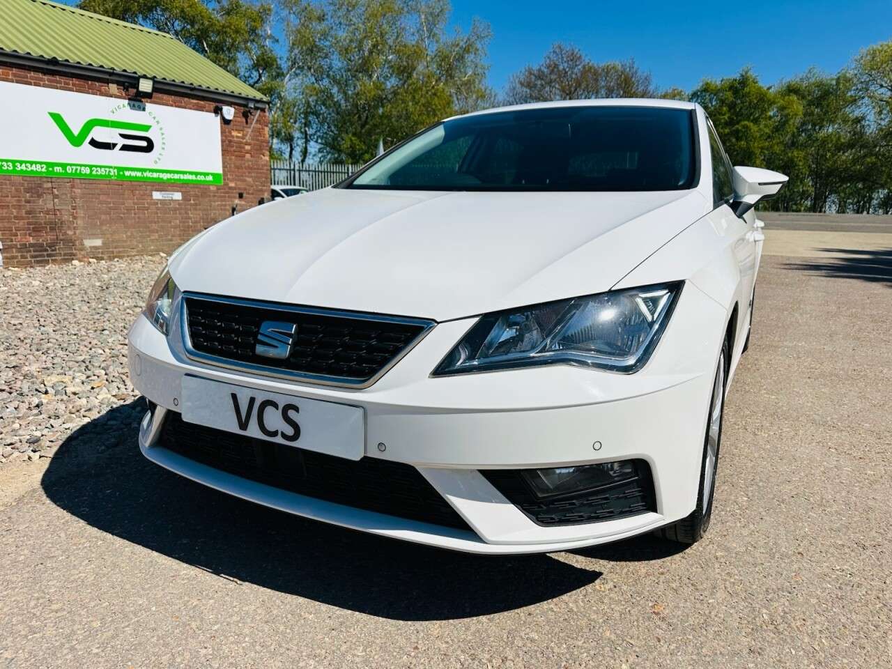 A 2020 SEAT LEON 1.6 TDI SE Dynamic Hatchback 5dr Diesel Manual Euro 6 (s/s) (115 ps) A 2020 SEAT LEON 1.6 TDI SE Dynamic Hatchback 5dr Diesel Manual Euro 6 (s/s) (115 ps)