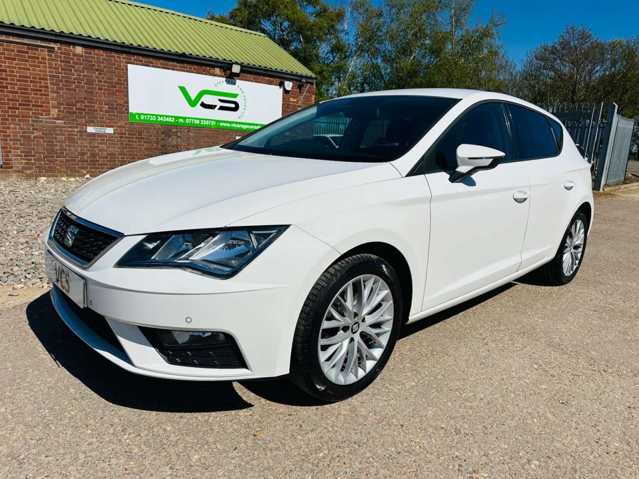 A 2020 SEAT LEON 1.6 TDI SE Dynamic Hatchback 5dr Diesel Manual Euro 6 (s/s) (115 ps) A 2020 SEAT LEON 1.6 TDI SE Dynamic Hatchback 5dr Diesel Manual Euro 6 (s/s) (115 ps)