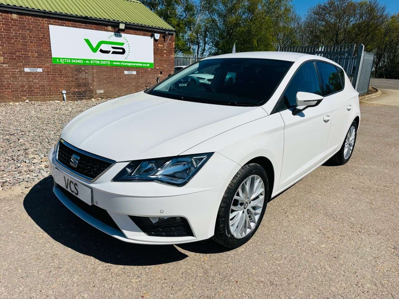 A 2020 SEAT LEON 1.6 TDI SE Dynamic Hatchback 5dr Diesel Manual Euro 6 (s/s) (115 ps) A 2020 SEAT LEON 1.6 TDI SE Dynamic Hatchback 5dr Diesel Manual Euro 6 (s/s) (115 ps)