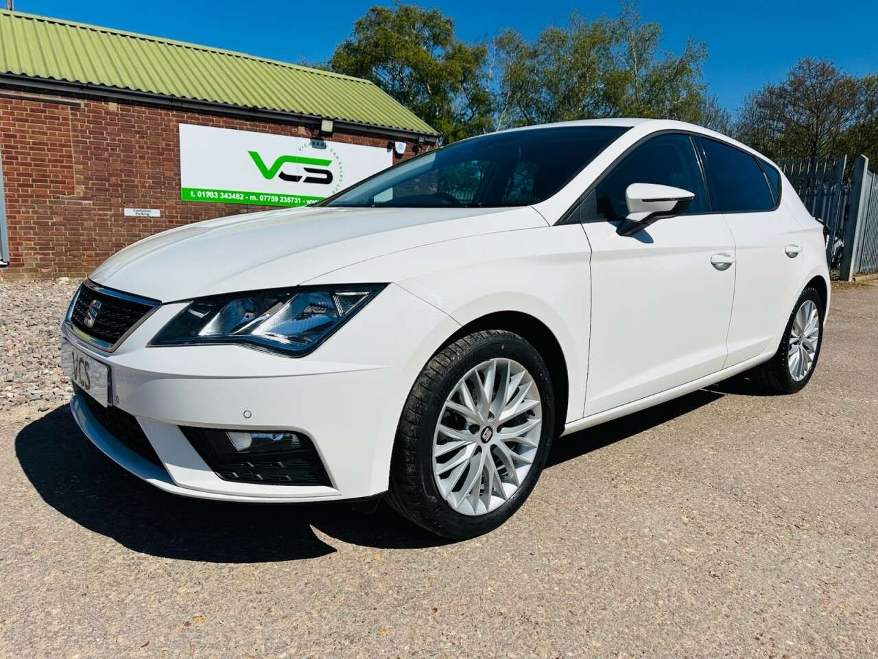 A 2020 SEAT LEON 1.6 TDI SE Dynamic Hatchback 5dr Diesel Manual Euro 6 (s/s) (115 ps) A 2020 SEAT LEON 1.6 TDI SE Dynamic Hatchback 5dr Diesel Manual Euro 6 (s/s) (115 ps)