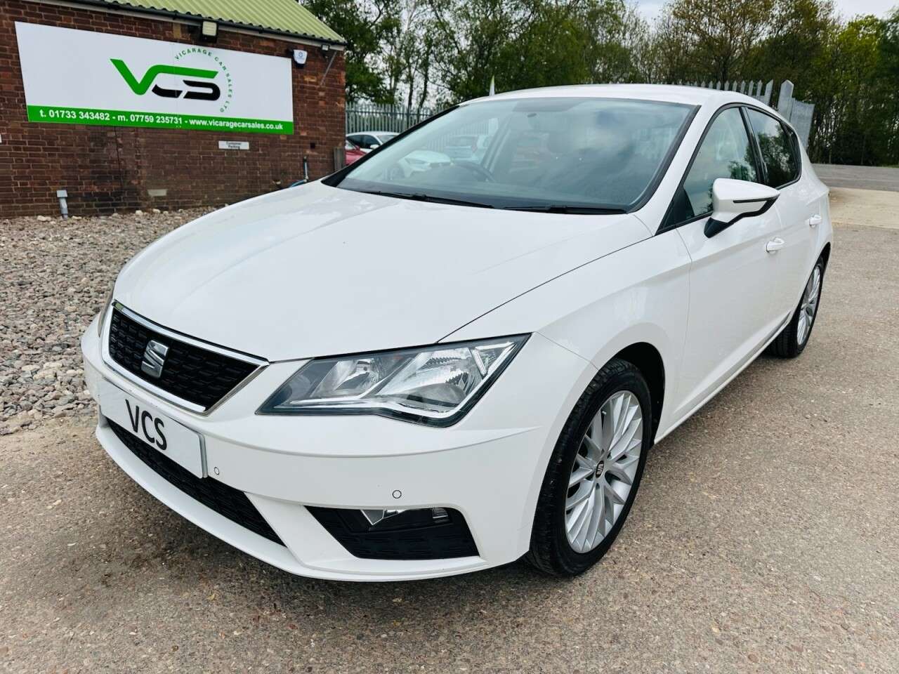 A 2020 SEAT LEON 1.6 TDI SE Dynamic Hatchback 5dr Diesel Manual Euro 6 (s/s) (115 ps) A 2020 SEAT LEON 1.6 TDI SE Dynamic Hatchback 5dr Diesel Manual Euro 6 (s/s) (115 ps)