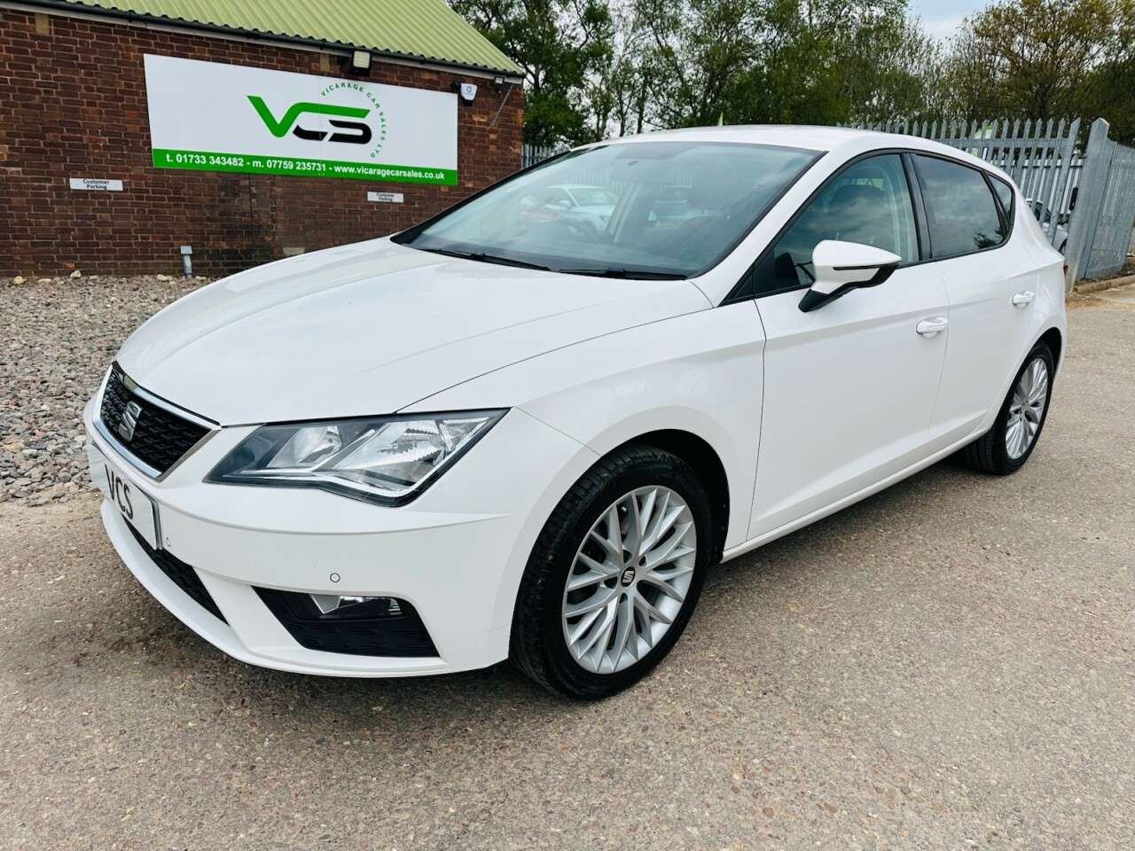 A 2020 SEAT LEON 1.6 TDI SE Dynamic Hatchback 5dr Diesel Manual Euro 6 (s/s) (115 ps) A 2020 SEAT LEON 1.6 TDI SE Dynamic Hatchback 5dr Diesel Manual Euro 6 (s/s) (115 ps)