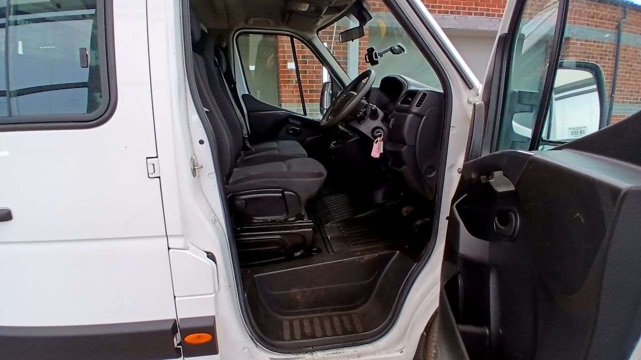 A 2021 NISSAN NV400 2.3 dCi 35 Tekna Dropside 2dr Diesel Manual FWD L3 Euro 6 (135 ps) A 2021 NISSAN NV400 2.3 dCi 35 Tekna Dropside 2dr Diesel Manual FWD L3 Euro 6 (135 ps)