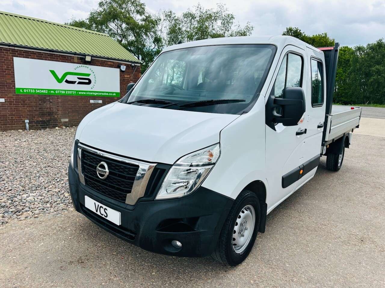 A 2021 NISSAN NV400 2.3 dCi 35 Tekna Dropside 2dr Diesel Manual FWD L3 Euro 6 (135 ps) A 2021 NISSAN NV400 2.3 dCi 35 Tekna Dropside 2dr Diesel Manual FWD L3 Euro 6 (135 ps)