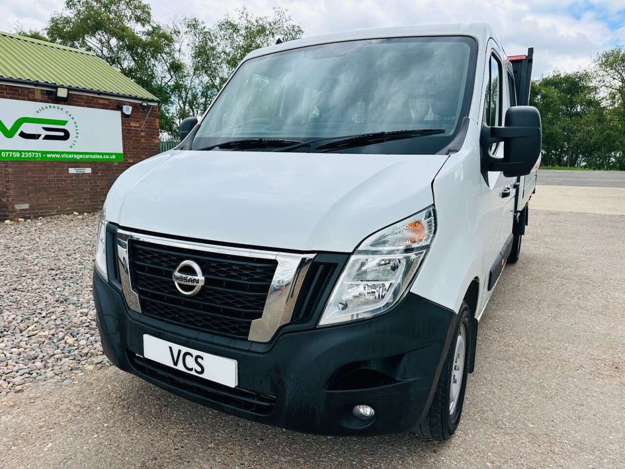 A 2021 NISSAN NV400 2.3 dCi 35 Tekna Dropside 2dr Diesel Manual FWD L3 Euro 6 (135 ps) A 2021 NISSAN NV400 2.3 dCi 35 Tekna Dropside 2dr Diesel Manual FWD L3 Euro 6 (135 ps)