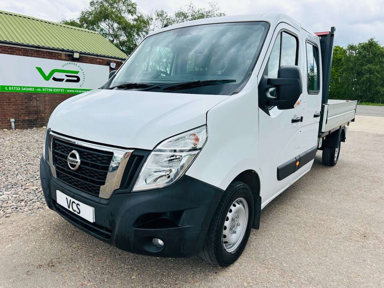 A 2021 NISSAN NV400 2.3 dCi 35 Tekna Dropside 2dr Diesel Manual FWD L3 Euro 6 (135 ps) A 2021 NISSAN NV400 2.3 dCi 35 Tekna Dropside 2dr Diesel Manual FWD L3 Euro 6 (135 ps)