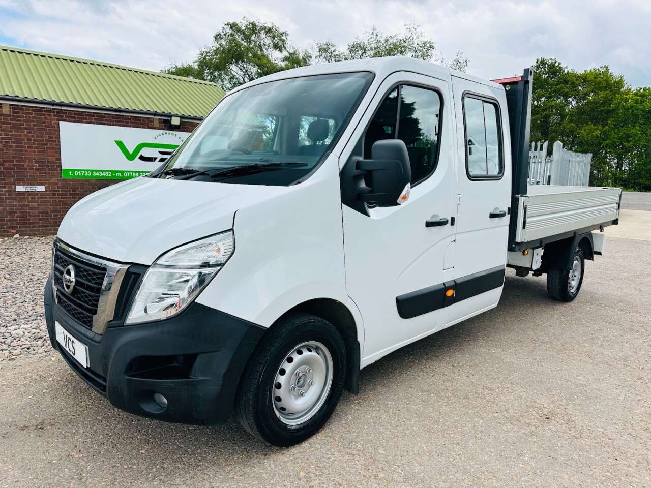 A 2021 NISSAN NV400 2.3 dCi 35 Tekna Dropside 2dr Diesel Manual FWD L3 Euro 6 (135 ps) A 2021 NISSAN NV400 2.3 dCi 35 Tekna Dropside 2dr Diesel Manual FWD L3 Euro 6 (135 ps)