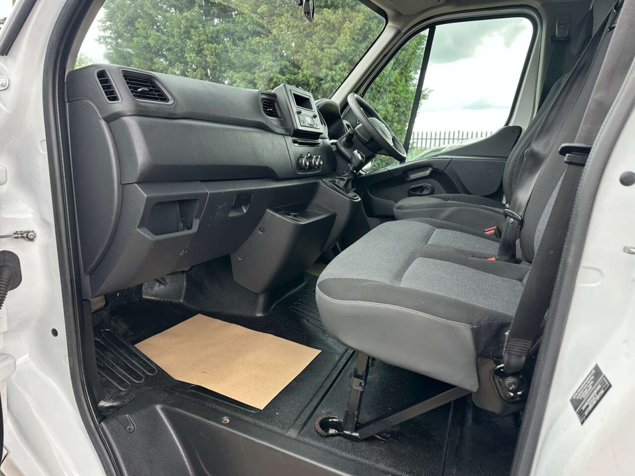 2021 NISSAN NV400 2021 NISSAN NV400