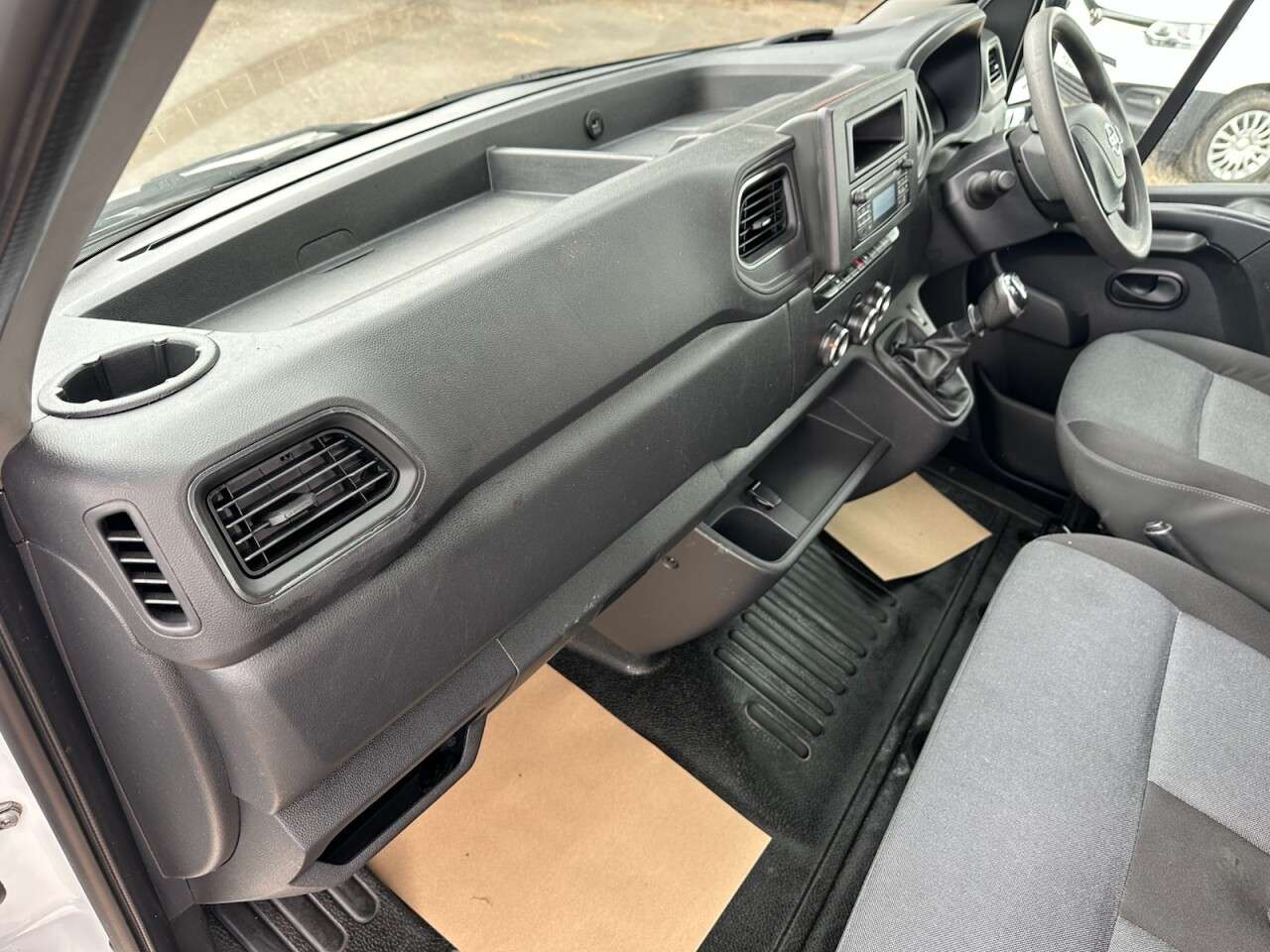 2021 NISSAN NV400 2021 NISSAN NV400